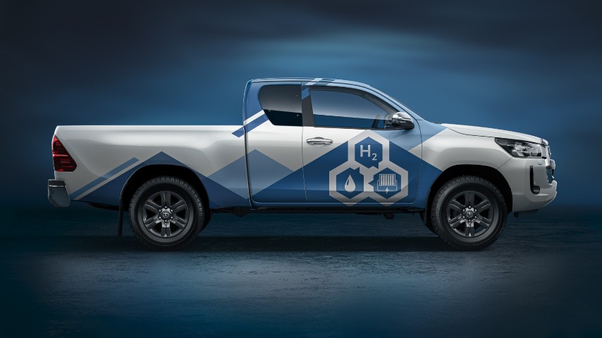 Hilux - Bezemisyjny pick-up z elektrycznym napędem na ogniwa paliwowe